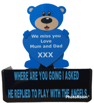 028. Small Teddy Bear On A Plinth Blue Heart 5994 P (1)