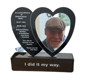019. Memorial Double Heart Shape On A Plinth Robert 31161 P